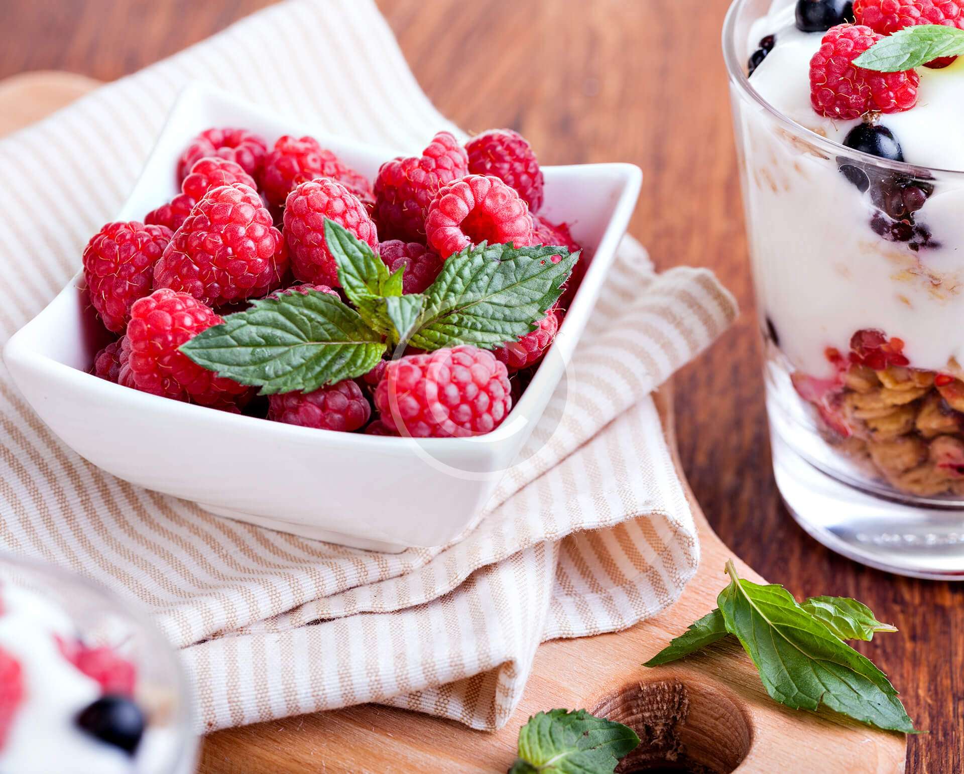 Granola With Greek Yogurt & Berries
